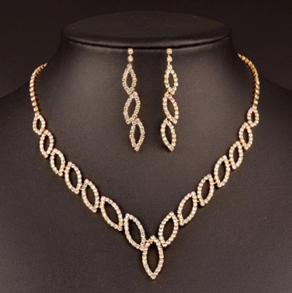Beautiful Gold Necklace Set